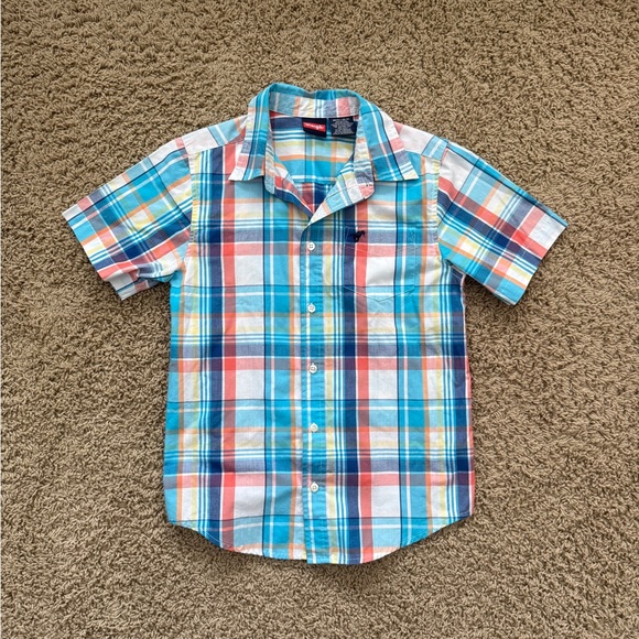 3 for $15 ☀️ Boys Plaid Gingham Button Down Short Sleeved Shirt, Size 10/12 or L - Picture 1 of 3